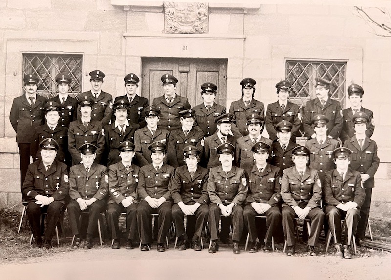 Gruppenfoto zum 100 jährigen Jubiläum der Freiwilligen Feuerwehr Almoshof